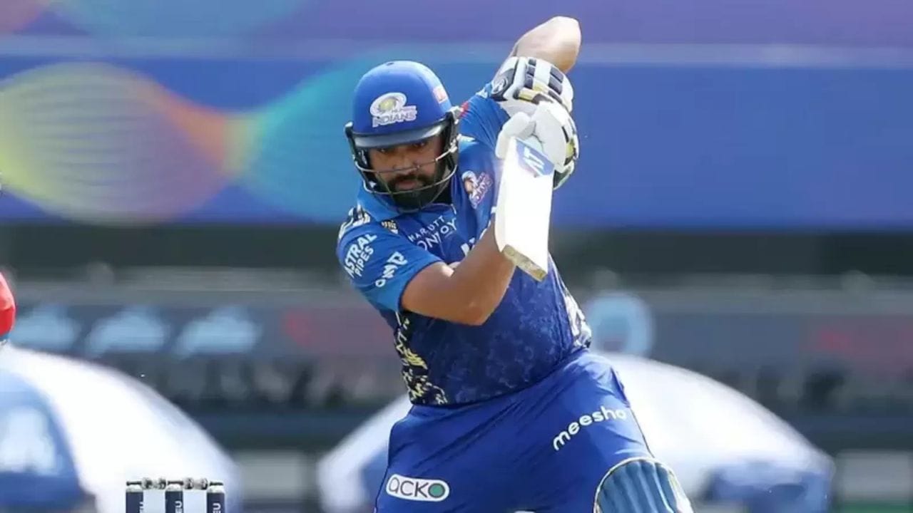 Rohit Sharma in IPL 2026: ఐపీఎల్ 2026 సమీపిస్తుండటంతో, రోహిత్ శర్మ, విరాట్ కోహ్లీల అభిమానులు వీరిని ఈ షార్ట్ ఫార్మాట్‌లో చూడటానికి ఆసక్తిగా ఎదురుచూస్తున్నారు. ఎందుకంటే, ఈ తండ్రీకొడుకులు ఐపీఎల్‌లో కేవలం ఈ ఫార్మాట్‌లోనే ఆడతారు. అందువల్ల, ఈ ఇద్దరు దిగ్గజాలు ఈ ఏడాది చివర్లో ఒక టీ20 మ్యాచ్ ఆడటానికి సిద్ధంగా ఉన్నారు.