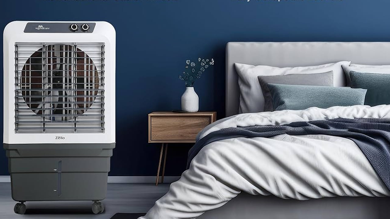 4. ఆర్ఆర్ సిగ్నేచర్ జెల్లో (RR Signature Zello) 70 L: ధర: సుమారు రూ.7,490. ప్రత్యేకతలు: 70 లీటర్ల భారీ ట్యాంక్ సామర్థ్యం దీని సొంతం. మల్టీ డైరెక్షనల్ చక్రాలు, హనీకోంబ్ ప్యాడ్లు మరియు ఐస్ ఛాంబర్ దీని అదనపు ఆకర్షణలు. ఇది కూడా దుమ్ము చేరకుండా కొలాప్సిబుల్ లూవర్లను కలిగి ఉంది.