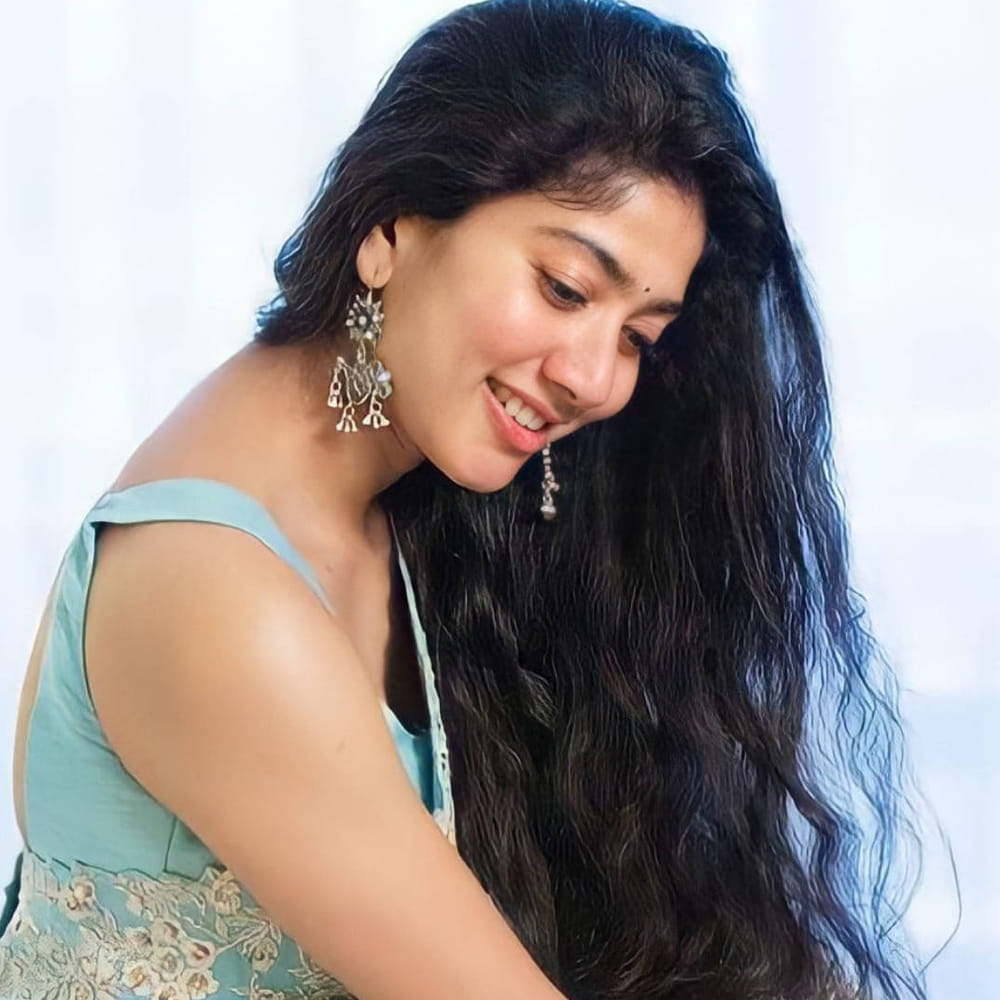 డైరెక్టర్ సంజయ్ లీలా భన్సాలీ ఇదివరకు ఎన్నో అద్భుతమైన చిత్రాలను తెరకెక్కించారు. పద్మావత్, గంగూబాయి కతియావాడి హిట్ చిత్రాలతో సక్సెస్ అందుకున్నారు. ఇప్పుడు మధుబాల లాంటి ఐకానిక్ పాత్రను సాయిపల్లవితో రూపొందిస్తుండడంతో సినిమా పై మరిన్ని అంచనాలు పెరిగాయి. 