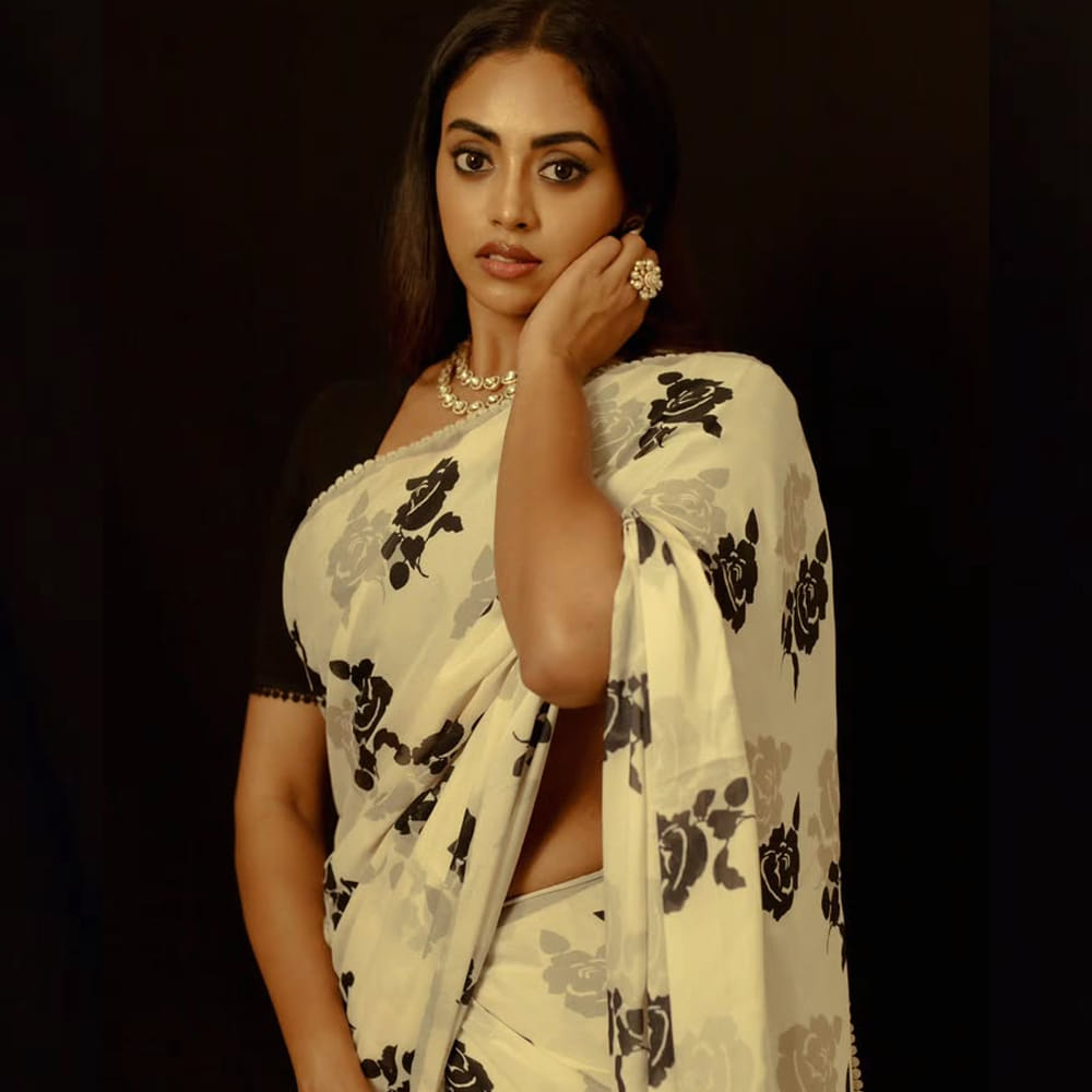 ఈ చిత్రంలో ఆమె నటనకు గానూ 2024లో న్యూ ఢిల్లీలో జరిగిన 14వ దాదా సాహెబ్ ఫాల్కే ఫిల్మ్ ఫెస్టివల్‌లో ఉత్తమ నటి అవార్డును గెలుచుకుంది. ఇదిలా ఉంటే కామాక్షి భాస్కర్ల చేసిన కామెంట్స్ కొన్ని సోషల్ మీడియాలో వైరల్ గా మారాయి. ఇటీవలే కామాక్షి “12 ఎ రైల్వే కాలనీ” అనే సినిమాతో ప్రేక్షకుల ముందుకువచ్చింది. ఈ సినిమా ప్రమోషన్స్ లో కామాక్షి మాట్లాడుతూ.. ఆసక్తికర కామెంట్స్ చేసింది.