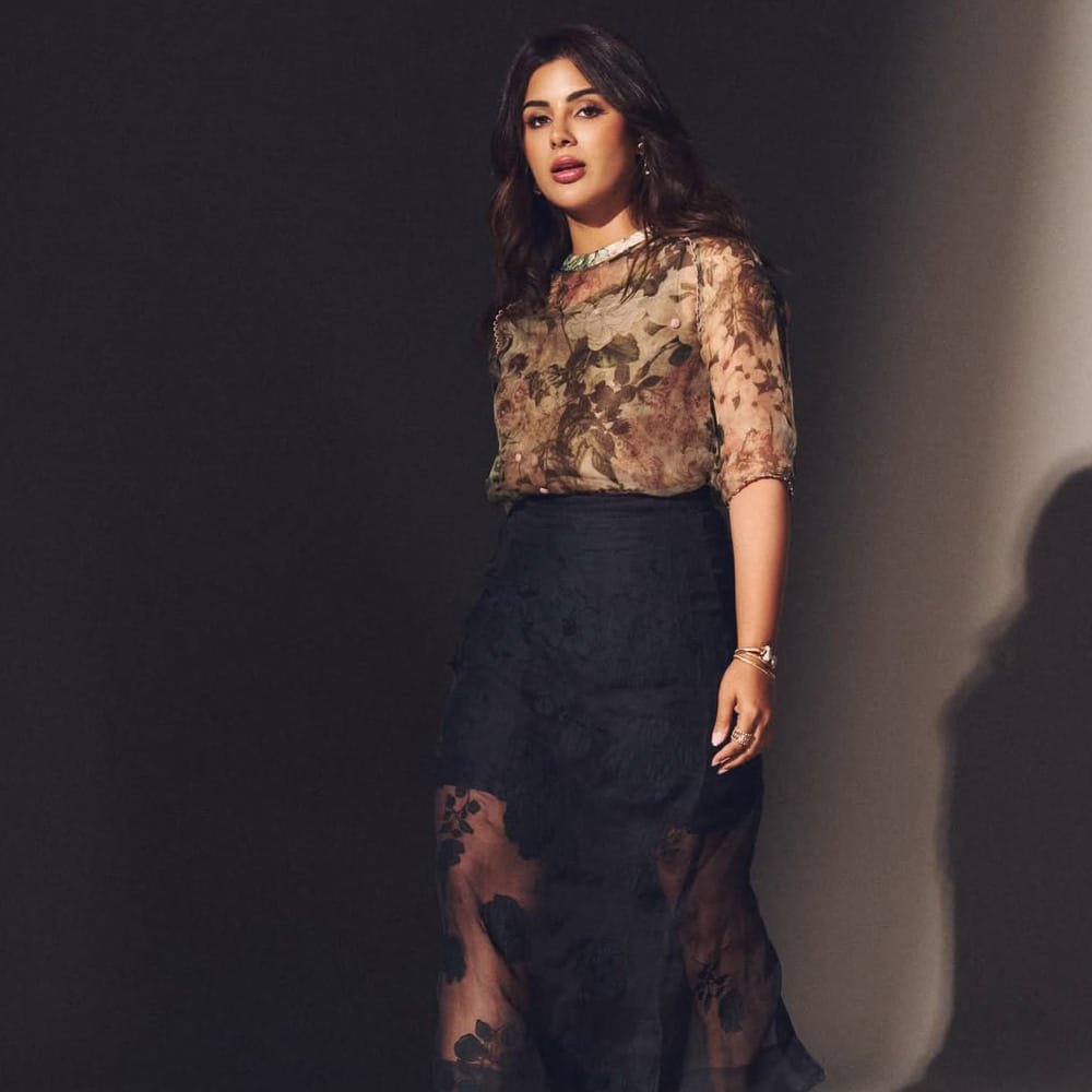 కేరళకు చెందిన సంయుక్త మలయాళంలో అనేక హిట్ చిత్రాల్లో నటించింది. చిన్న చిన్న పాత్రలతో కెరీర్ స్టార్ట్ చేసిన ఈ ముద్దుగుమ్మ ఆ తర్వాత భీమ్లా నాయక్ సినిమాతో తెలుగు తెరకు పరిచయమైంది. విరూపాక్ష, సార్, బింబిసార వంటి చిత్రాలతో వరుస హిట్స్ అందుకుంది. 