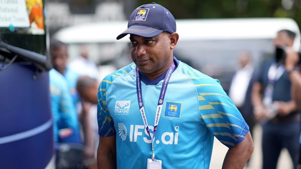 Sanath Jayasuriya : సొంత గడ్డపై ఘోర పరాభవం.. హెడ్ కోచ్ పదవికి సనత్ జయసూర్య రాజీనామా Sanath Jayasuriya : సొంత గడ్డపై ఘోర పరాభవం.. హెడ్ కోచ్ పదవికి సనత్ జయసూర్య రాజీనామా