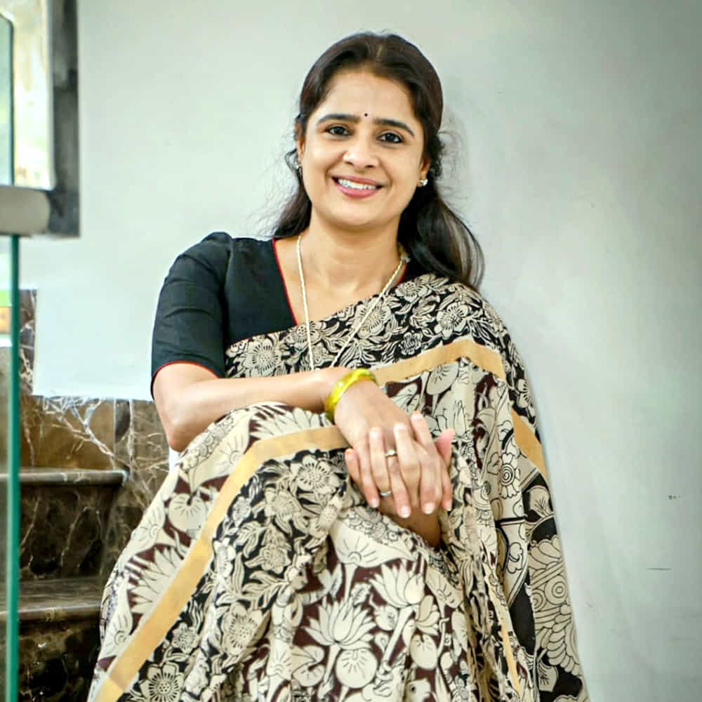అయితే నాని నటించిన దసరా వంటి సినిమాల్లోని రగ్గడ్ లోకేషన్స్లో, మాస్ స్లాంగ్తో కూడిన పాత్రలు చేయాలనే ఆసక్తి తనకు ఉందని స్పష్టం చేశారు. హైదరాబాద్ స్థానిక మాండలికం మాట్లాడగలనని, తెలంగాణ యాసను కూడా కొంతవరకు మేనేజ్ చేయగలనని, అయితే శ్రీకాకుళం వంటి యాసలు కష్టమని చెప్పారు.