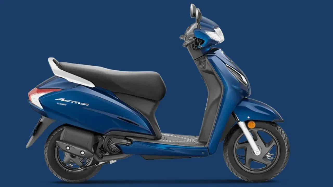  Scooters Warranty: యాక్టివా 110 అత్యంత ఎక్కువ ప్రామాణిక వారంటీ వ్యవధిలో ఒకటి. 3 సంవత్సరాలు లేదా 36,000 కి.మీ. హోండా 10 సంవత్సరాల వరకు కవరేజీని పొడిగించిన వారంటీ ప్యాకేజీని కూడా అందిస్తుంది. ఇది ప్రామాణిక 3 సంవత్సరాలకు పైగా అదనంగా 7 సంవత్సరాల కవరేజీని అందిస్తుంది.