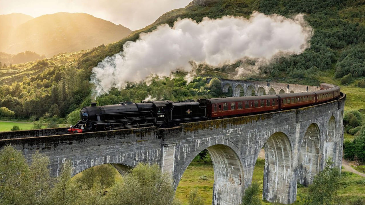 Scotland's Scenic West High- ​వెస్ట్ హైలాండ్ లైన్, స్కాట్లాండ్​: స్కాట్‌లాండ్‌ దేశంలోని వెస్ట్‌ హైలాండ్ లైన్ రైలు మార్గంలో ప్రయాణిస్తూ ఎన్నో ప్రకృతి అందాలను ఆస్వాదించవచ్చు. ప్రకృతి ప్రేమికుల కోసం వెస్ట్ హైలాండ్ లైన్, స్కాట్లాండ్‌లోని అత్యంత అందమైన రైలు మార్గాల్లో ఒకటి. ఈ రైలు మార్గం గ్లాస్గో నుండి అబర్‌డీన్ వరకు విస్తరించి, పర్వతాలు, సరస్సులు, నదులు, పచ్చని లోయలు ద్వారా వెళ్లుతుంది. ప్రయాణికులు కిటికీల నుండి స్కాట్లాండ్ ప్రకృతి అందాలను నేరుగా అనుభవించవచ్చు. ముఖ్యంగా జ్యూరాసిక్, హారీ పోటర్ సినిమా సన్నివేశాల కోసం ప్రసిద్ధిగాంచిన గ్లెన్‌ఫిన్నాన్ వియాడక్ట్ ఈ మార్గంలో ఉంది. ఫోటోగ్రఫీ, అడ్వెంచర్, ట్రావెల్ ప్రేమికులకు ఇది ఒక కలలైన అనుభవం. ప్రతి సీజన్‌లో మారే వాతావరణం, మంచు కప్పిన పర్వతాలు, పచ్చని అడవులు ప్రయాణాన్ని మరింత స్మరణీయంగా చేస్తాయి.