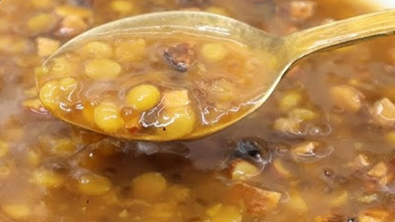 కావాల్సిన పదార్ధాలు : ఒక కప్పు శనగపప్పు పాయసం,   ఒక కప్పు బియ్యం, 3  కప్పుల మిల్క్, 200 గ్రాముల తురిమిన బెల్లం, అర టీ స్పూన్ ఏలకుల పొడి, ఒక టేబుల్  స్పూన్ నెయ్యి,  బాదం పప్పులు , కిస్ మిస్ లు తీసుకోవాలి.
