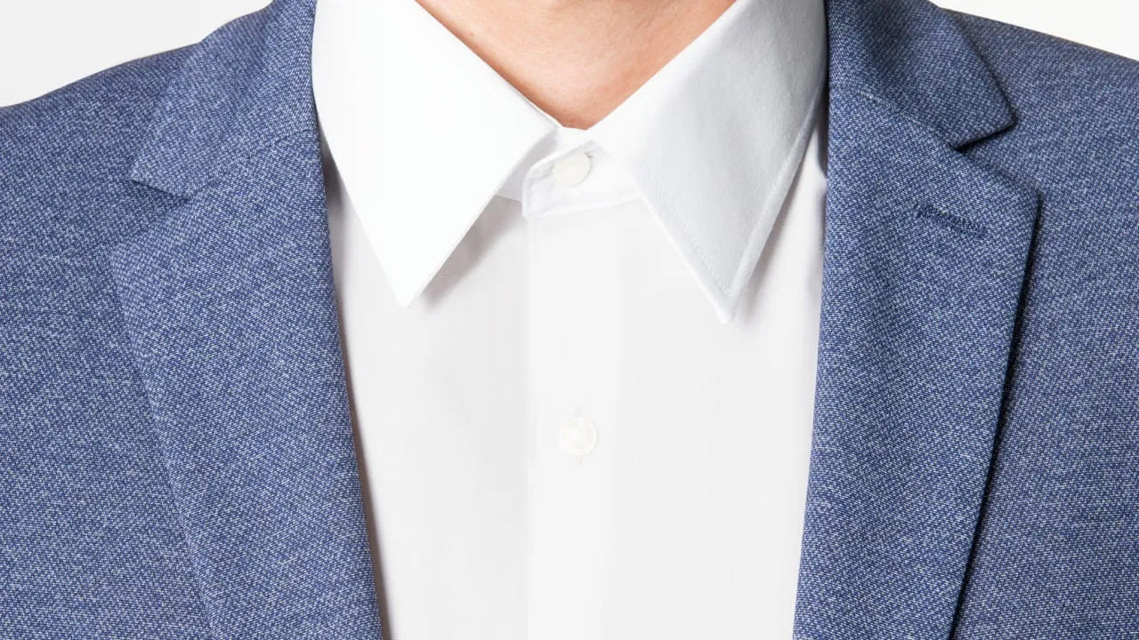 బటన్ నిలువుగా ఉంటే, ఒత్తిడి కారణంగా అది విరిగిపోయే లేదా లూప్ నుంచి జారిపోయే అవకాశం ఎక్కువగా ఉంటుంది. అడ్డంగా ఉండే లూప్ (బటన్‌హోల్) ఈ ఒత్తిడిని బాగా తట్టుకోగలదు. ఇది బటన్‌ను దృఢంగా దాని స్థానంలో ఉంచుతుంది.