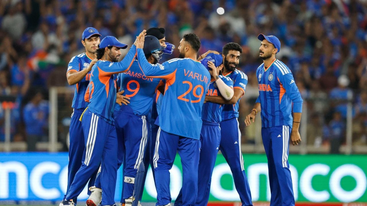 Team India: అప్పర్ బెర్త్‌లో దుప్పటి కప్పుకుని దొంగచాటుగా ప్రయాణం.. టీసీ గుర్తుపట్టడంతో సీన్ రివర్స్.. ఎవరంటే?