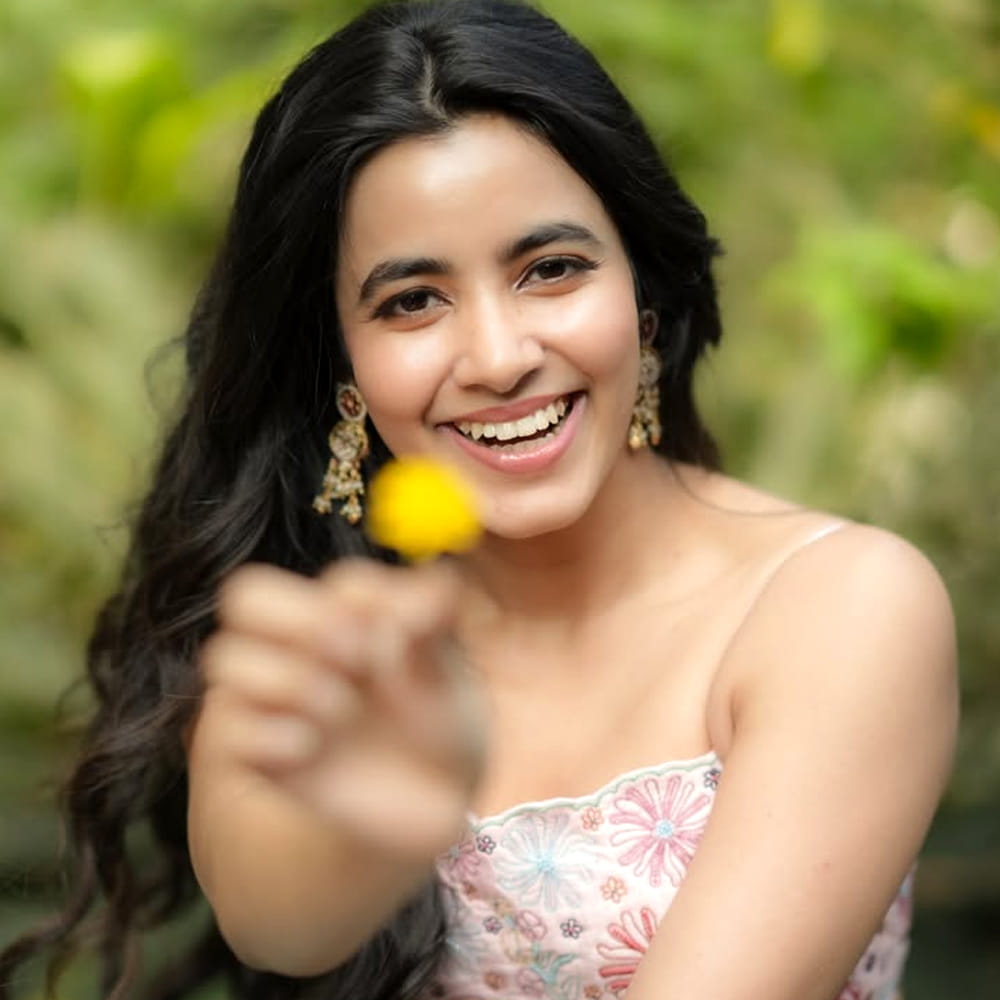 అతను నాకు చాలా హెల్ప్ చేశాడు. ఇప్పుడు ఈ సినిమా నాకు చాలా చాలా స్పెషల్‌. సుహాస్ తో మరో సారి స్క్రీన్ షేర్ చేసుకోవడం చాలా హ్యాపీగా ఉంది’ అని చెప్పుకొచ్చింది శివానీ. ప్రస్తుతం ఈ బ్యూటీ కామెంట్స్ నెట్టింట వైరల్ గా మారాయి.