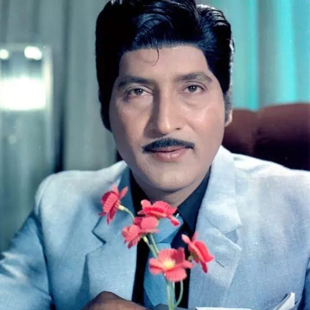 శోభన్ బాబు డబ్బు విషయంలో పొదుపుతో పాటు, తనపై తాను ఖర్చు చేసుకోవడానికి కూడా ప్రాధాన్యత ఇచ్చేవారని సుమన్ అన్నారు. బ్రాండెడ్ షర్ట్‌లు, షూస్‌లు, గ్లాస్‌లు, పర్ఫ్యూమ్‌లతో ఆయన జీవనశైలి చాలా ఉన్నతంగా ఉండేదని వివరించారు. తన వ్యక్తిగత ఫైనాన్షియల్ స్థితి గురించి మాట్లాడుతూ, తాను సౌండ్ ఫైనాన్షియల్‌గా లేనని, కానీ కొన్ని ఆస్తులు ఉన్నాయని చెప్పారు.