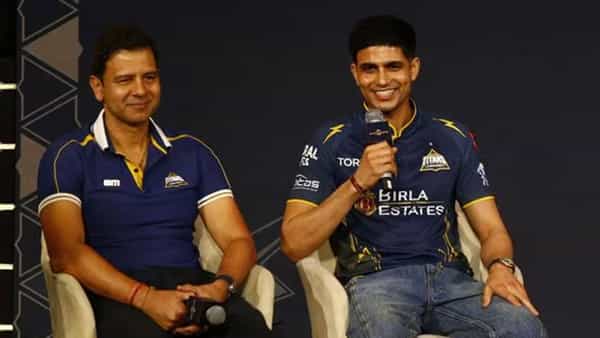 IPL 2026 : సైలెంటుగా ఉంటే పనవ్వదు.. ఆ ప్లేయర్లా అగ్రెస్సివ్ గా ఉండాల్సిందే...బౌలర్లకు గిల్ సలహా