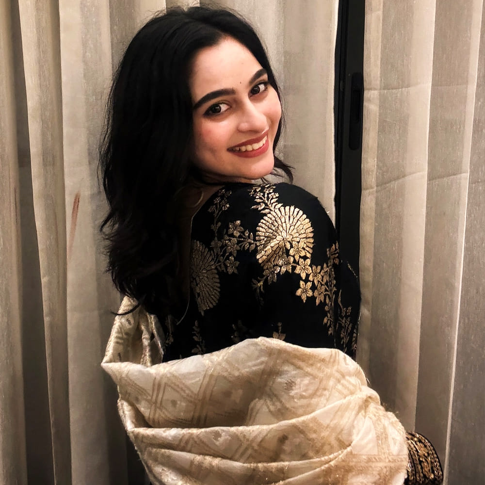 అలాగే ఓటీటీలోకి కూడా ట్రెండింగ్ లో దూసుకుపోతూ ఫ్యాన్స్‌ను ఆకట్టుకుంటోంది. ఈ చిత్రంలోని ప్రతీ క్యారెక్టర్ కావల్సినంత హ్యుమర్ అందిస్తుంది. ముఖ్యంగా సత్య కామెడీ సినిమాకే హైలైట్ అని చెప్పాలి. ఇదిలా ఉంచితే.. అప్పట్లో ఇన్‌స్టాలో ‘వేర్ ఇజ్ రియా’ అని మీమ్స్ ట్రెండ్ అయిన సంగతి తెలిసిందే.