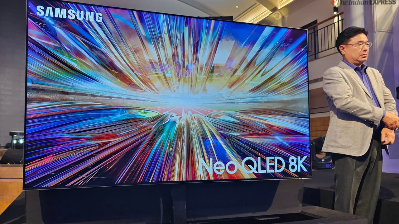 ఎంట్రీ లెవల్ టీవీ, స్మార్ట్ ఫోన్ల ధరలతో పాటు వాషింగ్ మెషిన్లు, ఏసీలు, రిఫ్రిజిరేటర్ల ధరలు 8 నెలల క్రిందట ఉన్న గరిష్ట స్థాయి ధరలకు మళ్లీ చేరుకోనున్నాయి. ధరలు రికార్డ్ స్థాయికి త్వరలో చేరుకోనున్నాయని మార్కెట్ వర్గాలు చెబుతున్నాయి. వేసవి సీజన్ కావడంతో ఏసీ, రిఫ్రిజిరేటర్లు సేల్స్ ఎక్కువగా ఉంటాయి. దీంతో సేల్స్ పెంచకపోతే ఎంట్రీ లెవల్ సెగ్మెంట్ డిమాండ్ మరింత బలహీనపడవచ్చు.