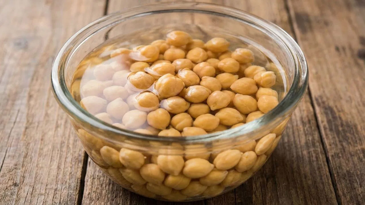 ప్రోటీన్ శక్తి కేంద్రం: శనగలు ప్రోటీన్‌కు అద్భుతమైన మూలం. వ్యాయామం చేసేవారికి లేదా శారీరక శ్రమ ఎక్కువగా ఉండే వారికి ఇవి కండరాల బలానికి ఎంతో మేలు చేస్తాయి. ఇవి శరీరానికి నెమ్మదిగా, స్థిరంగా శక్తిని అందిస్తూ అలసటను తగ్గిస్తాయి.