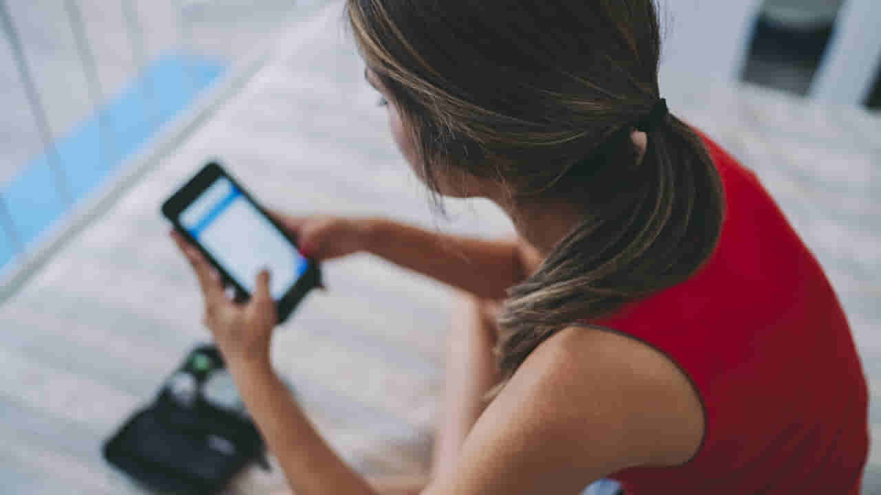 20 ఏళ్ల యువతి సోషల్ మీడియాకు బానిస! గూగుల్, మెటాలకు షాకిచ్చిన కోర్టు!