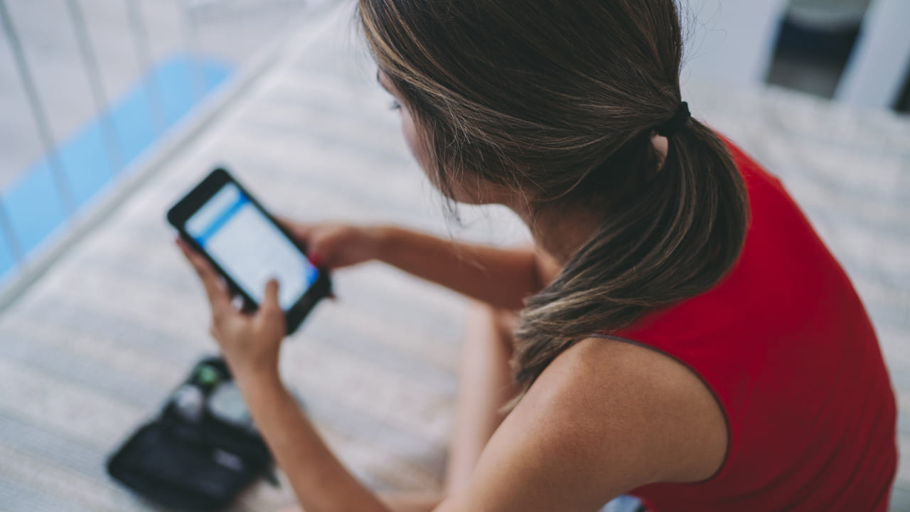 20 ఏళ్ల యువతి సోషల్ మీడియాకు బానిస! గూగుల్, మెటాలకు షాకిచ్చిన కోర్టు!