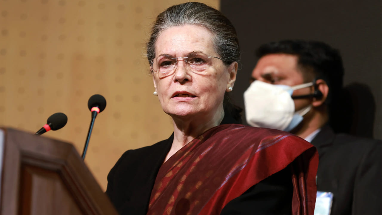 Sonia Gandhi Health: సోనియా గాంధీకి అస్వస్థత.. ఆస్పత్రికి తరలింపు..!