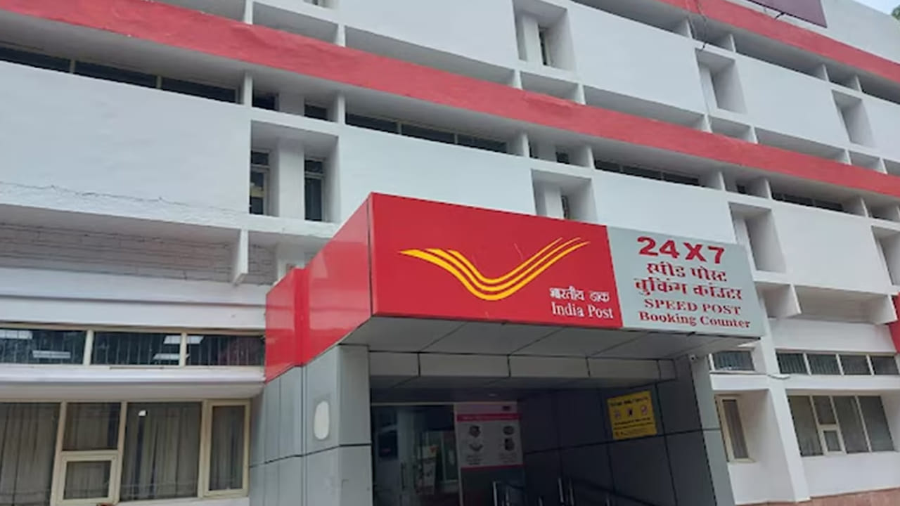 ఈ సేవ వినియోగదారులకు మరుసటి రోజు పార్శిల్ డెలివరీని అందించడం లక్ష్యంగా పెట్టుకుంది. ఇండియా పోస్ట్ ద్వారా ఈ కొత్త సేవ మార్చి 17న ప్రారంభించనుంది. కేంద్ర కమ్యూనికేషన్ల మంత్రి జ్యోతిరాదిత్య సింధియా న్యూఢిల్లీలో జరిగే కార్యక్రమంలో దీనిని ప్రారంభిస్తారు. కమ్యూనికేషన్ల సహాయ మంత్రి చంద్రశేఖర్ పెమ్మసాని కూడా హాజరవుతారు.