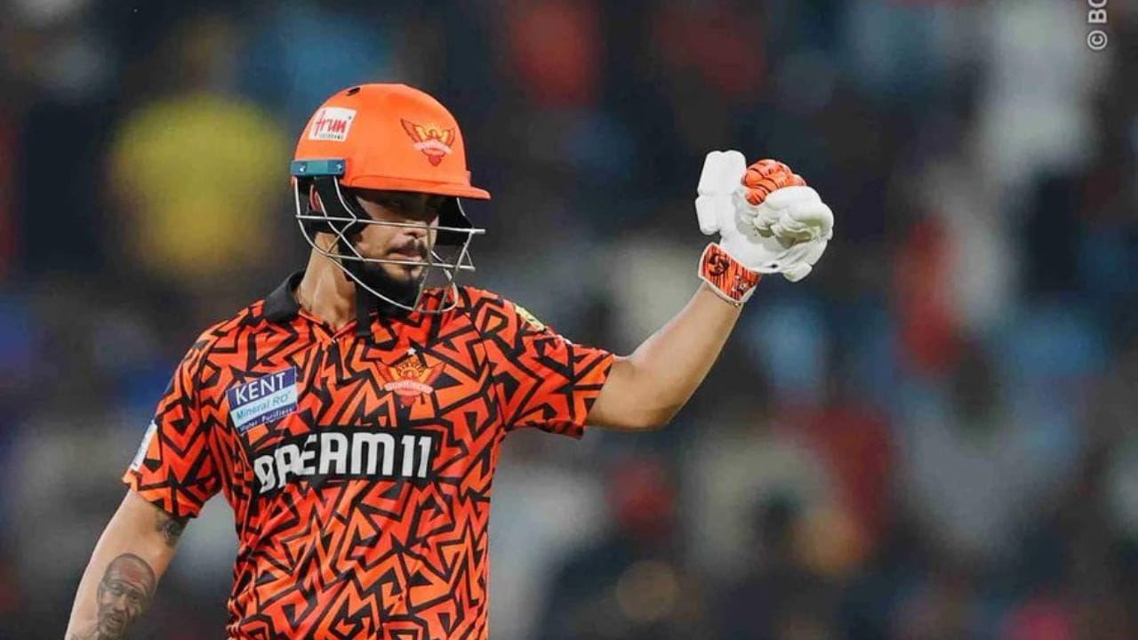 ఇషాన్ కిషన్ 2180 బంతుల్లో తన 3000వ ఐపీఎల్ పరుగును పూర్తి చేసి, 2203 బంతుల్లో 3000వ ఐపీఎల్ పరుగును చేరుకున్న కేఎల్ రాహుల్‌ను 7వ స్థానానికి నెట్టేశాడు.