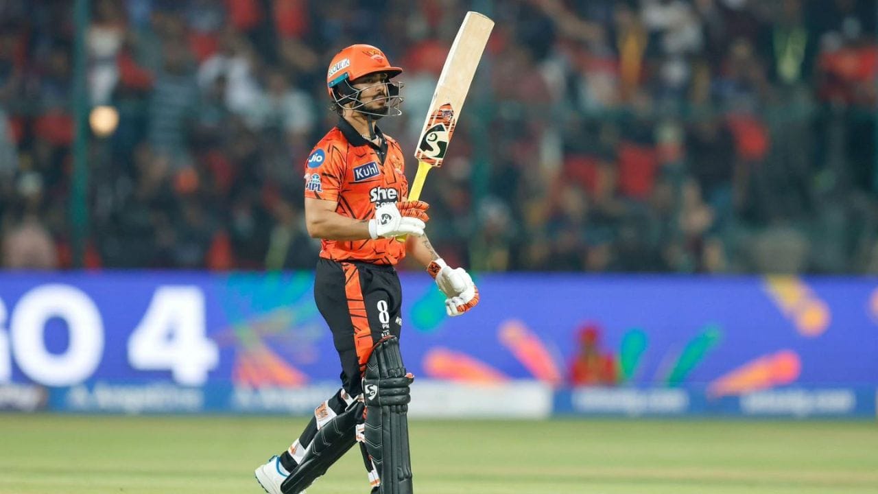 రిషబ్ పంత్ 2,028 బంతుల్లో 3,000 పరుగులు సాధించి ఈ జాబితాలో అగ్రస్థానంలో నిలిచాడు. యూసుఫ్ పఠాన్ 2,082 బంతుల్లో, సూర్యకుమార్ యాదవ్ 2,130 బంతుల్లో, సురేష్ రైనా 2,135 బంతుల్లో, ధోనీ 2,152 బంతుల్లో ఈ మైలురాయిని చేరుకున్నారు.