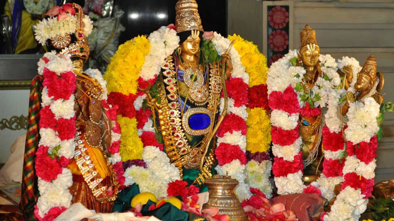 హిందూ మతంలో పవిత్రమైన పండుగల్లో శ్రీరామనవమి ఒకటి. శ్రీ రాముడు చైత్ర మాసంలోని శుక్ల పక్షంలో తొమ్మిదవ రోజు జన్మించాడు. అందువలన ప్రతి సంవత్సరం శుక్లపక్షంలోని తొమ్మిదవ రోజున శ్రీరామ నవమి పండుగను పల్లెల్లో, పట్టణంలో ఘనంగా, భక్తి శ్రద్ధలతో జరుపుకుంటారు.