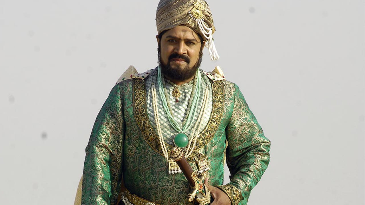 "మేస్త్రీ" సినిమా సమయంలో శ్రీహరి ఆరోగ్యం క్షీణించిందని, భద్రాచలంలో పుష్టిగా కనిపించిన ఆయన క్రమంగా సన్నబడటం గమనించానని చెప్పారు. అప్పటికే ఆయన కాలేయ సమస్యతో బాధపడుతున్నారని, అధికంగా పాన్ సేవించడం కూడా ఆరోగ్య క్షీణతకు కారణమైందని తర్వాత తెలిసిందని తెలిపారు. శ్రీహరి వంటి గొప్ప క్యారెక్టర్ యాక్టర్ లేని లోటు చిత్ర పరిశ్రమలో స్పష్టంగా కనిపిస్తుందని, ఆయన వదిలి వెళ్ళిన స్థానం ఇప్పటికీ భర్తీ కాలేదని సుద్దాల అశోక్ తేజ అభిప్రాయపడ్డారు.