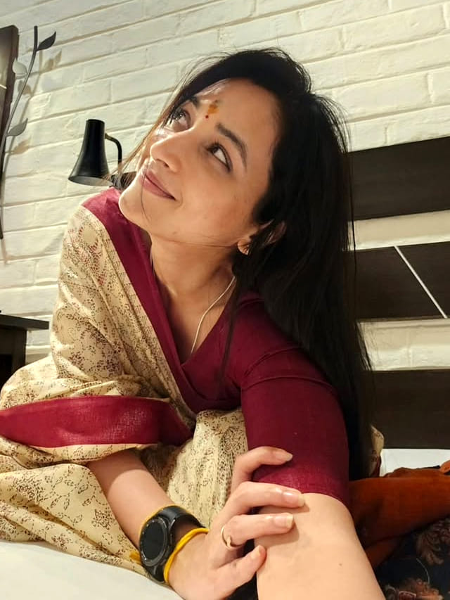 చీరకట్టులో చందమామ.. అదరగొట్టిన శ్రీనిధి శెట్టి