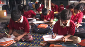 పాఠశాలకు దూరమైన పిల్లలకు దగ్గరైన విద్య… ఇద్దరు మహిళల ప్రయత్నం