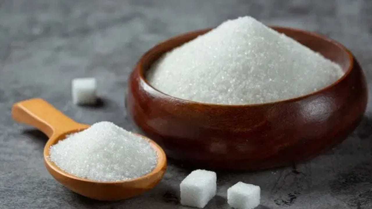  కానీ మీరు చక్కెర లేని ఆహారాన్ని తినడం అలవాటు చేసుకున్న తర్వాత, మీ శరీరంపై అనేక సానుకూల ప్రభావాలను చూడటం ప్రారంభిస్తారు. మీరు చక్కెరను వదులుకుంటే, మీరు మరింత తాజాగా ఉంటారు. మీ చర్మం ప్రకాశవంతంగా కనిపిస్తుంది.