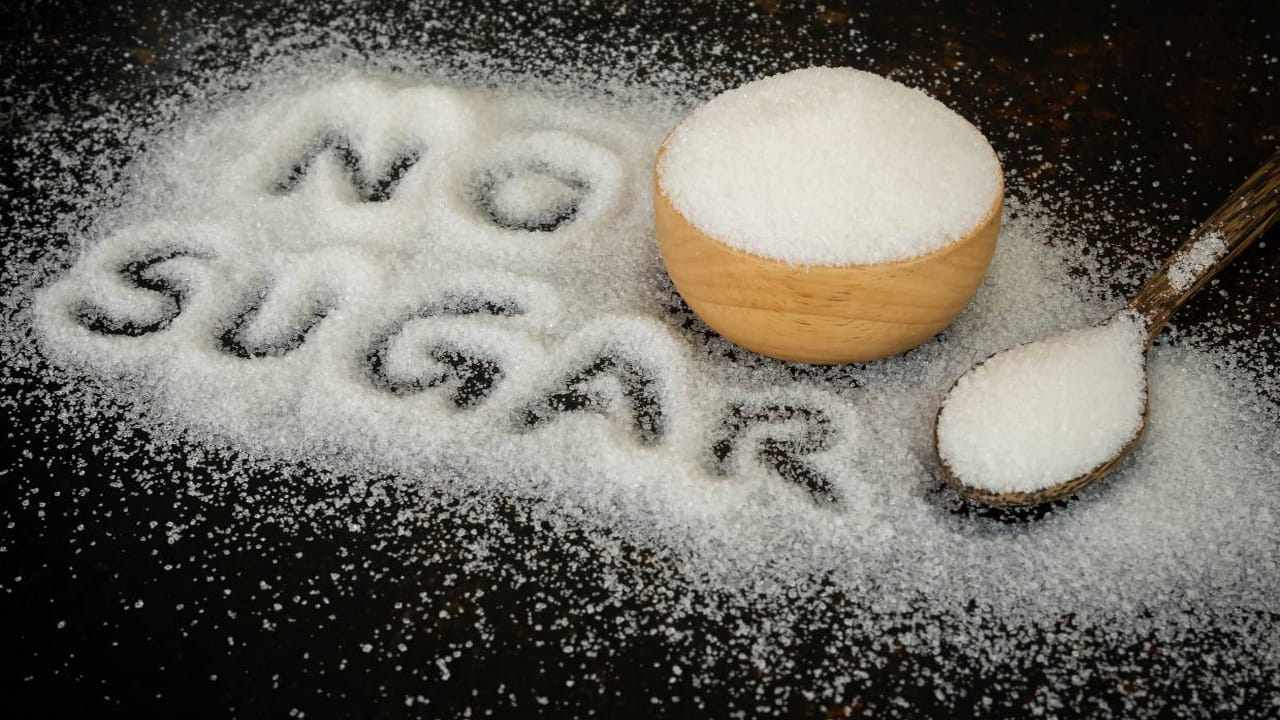  అందుకే చక్కెరను మానేయాలని వైద్య నిపుణులు పదేపదే సూచిస్తుంటారు. (నోట్‌- ఇందులోని అంశాలు కేవలం అవగాహన కోసం మాత్రమే. నిపుణులు తెలిపిన వివరాల ప్రకారం అందిస్తున్నాము. ఏవైనా సందేహాలు ఉంటే నిపుణులను సంప్రదించాలని సూచిస్తున్నాము.)