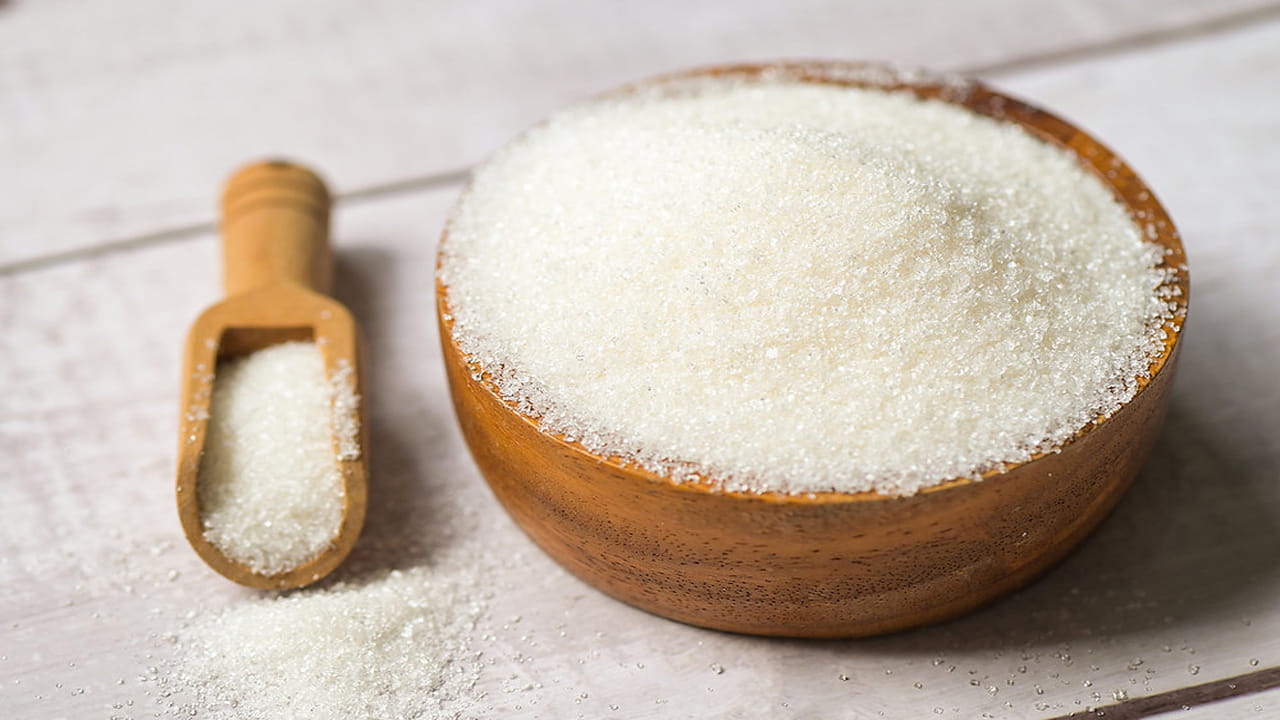  చక్కెరను తగ్గించడం వల్ల ఉబ్బరం తగ్గుతుంది. రోజంతా ఉత్సాహంగా అనిపిస్తుంది. దీనితో పాటు ఒకటి నుండి రెండు కిలోల బరువు తగ్గుతుంది. చక్కెర స్థాయిలు నియంత్రణలో ఉంటాయి.