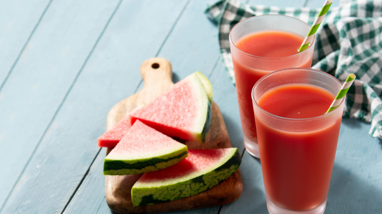 నిపుణుల సూచనలు: రసాన్ని తీసే విధానం వల్ల పోషకాలు దెబ్బతినకుండా ఉంటాయి. అయితే రసం తీసేటప్పుడు ఉపయోగించే నీటి నాణ్యత, పరిశుభ్రత చాలా ముఖ్యం. తక్షణ దాహం తీర్చుకోవడానికి ఎప్పుడూ శుభ్రమైన తాగునీటిని వెంట ఉంచుకోవాలి.
