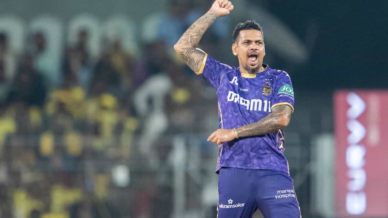 3. సునీల్ నరైన్: దశాబ్ద కాలంగా కేకేఆర్ విజయాల్లో కీలక పాత్ర పోషిస్తున్న సునీల్ నరైన్, ఈసారి కూడా జట్టుకు ప్రధాన అస్త్రం. ఓపెనింగ్‌లో మెరుపులు మెరిపించడమే కాకుండా, తన మిస్టరీ స్పిన్‌తో వికెట్లు తీయడంలో నరైన్ సిద్ధహస్తుడు. ఐపీఎల్‌లో 192 వికెట్లు తీసిన అనుభవం నరైన్ సొంతం.
