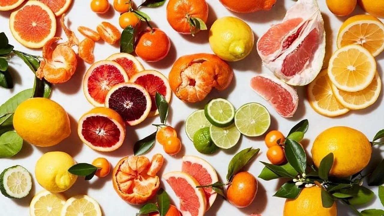 సిట్రస్ పండ్లు: సిట్రస్ పండ్లలోని ఆమ్లం ఎనామిల్‌ను బలహీనపరుస్తుందనేది నిజమే.. కానీ చిగుళ్ల ఆరోగ్యానికి విటమిన్ సి చాలా ముఖ్యం. సిట్రస్ పండ్లను ఆస్వాదించండి, కానీ తిన్న వెంటనే బ్రష్ చేయకూడదు. చిగుళ్లలో రక్తస్రావం విటమిన్ సి లోపం వల్ల వస్తుంది, కేవలం ఫ్లాసింగ్ చేయకపోవడం వల్ల కాదు.
