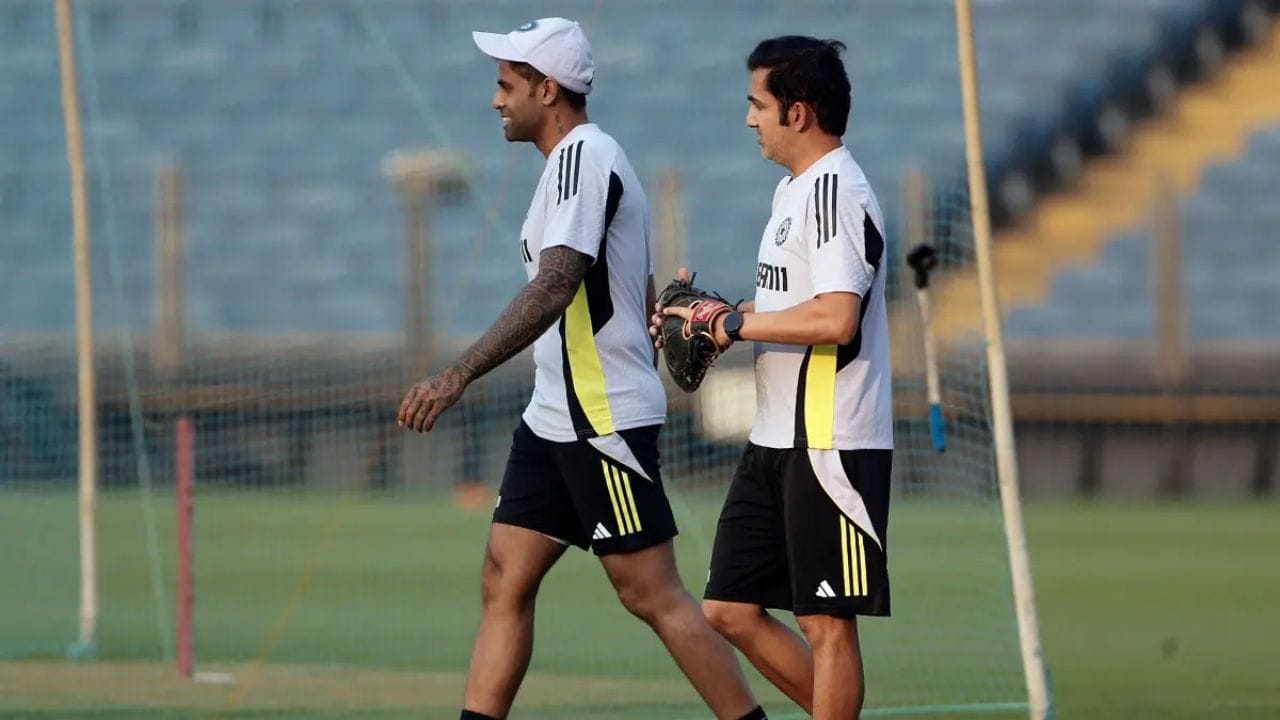 టీ20 వరల్డ్ కప్ 2026 ఫైనల్లో భారత జట్టు అద్భుత ప్రదర్శనతో న్యూజిలాండ్‌ను 96 పరుగుల తేడాతో ఓడించింది. ఈ విజయంతో భారత్ మూడోసారి టీ20 వరల్డ్ కప్ ట్రోఫీని సొంతం చేసుకుని కొత్త రికార్డు సృష్టించింది. అహ్మదాబాద్‌లో జరిగిన ఫైనల్ మ్యాచ్ అనంతరం డ్రెస్సింగ్ రూమ్‌లో జట్టు విజయాన్ని సెలబ్రేట్ చేసుకుంది. ఆ సమయంలో హెడ్ కోచ్ గౌతమ్ గంభీర్ ఆటగాళ్లకు ఓ సందేశం ఇచ్చారు.