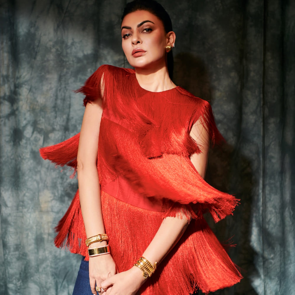 ఇక ఇప్పుడు ఒంటరిగా ఉంటుంది ఈ అమ్మడు. సుస్మితా సేన్‌కి ఇప్పటివరకు 13 లవ్ ఎఫైర్లు ఉన్నాయి. సుష్మితా సేన్‌ ఇద్దరు పిల్లలను దత్తత తీసుకుంది. ఇక సుష్మితా సేన్‌ ప్రస్తుతం సెకండ్ ఇన్నింగ్స్ మొదలు పెట్టింది. వరుసగా సినిమాలు వెబ్ సిరీస్ ల్లో నటిస్తుంది. 