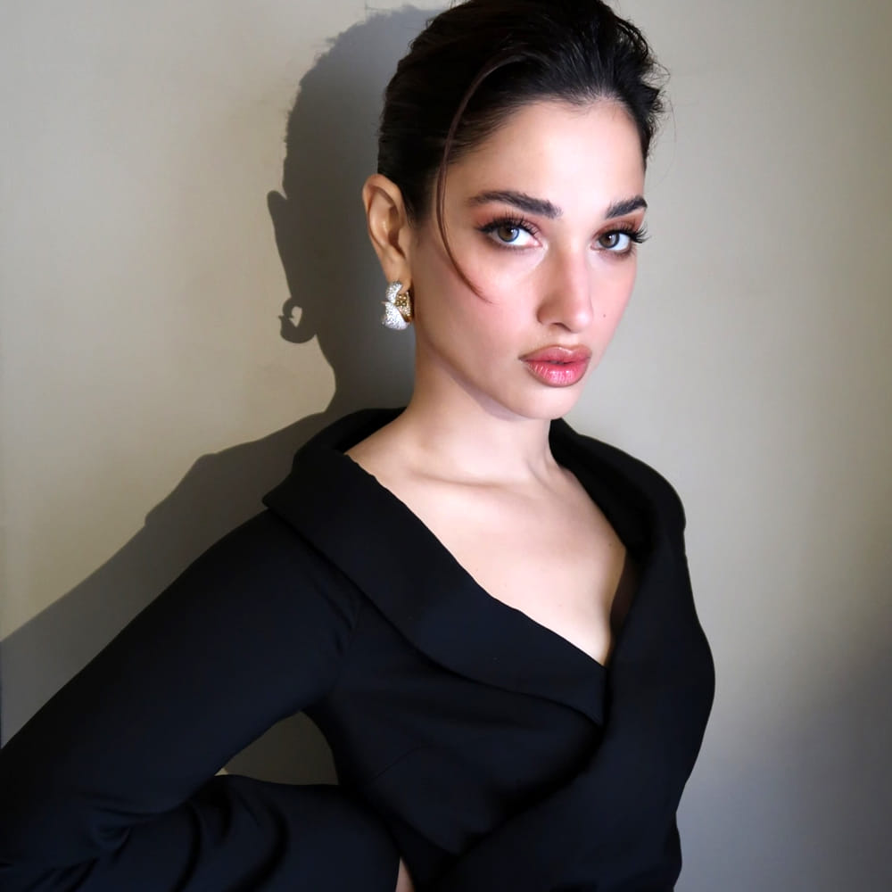 ఇక అదే ఏడాది మంచు మనోజ్ నటించిన శ్రీ చిత్రంలో నటించింది. ఈ సినిమా ఆశించినంత స్థాయిలో విజయాన్ని అందుకోలేకపోయింది. ఇక ఆ తర్వాత డైరెక్టర్ శేఖర్ కమ్ముల తెరకెక్కించిన హ్యాపీ డేస్ చిత్రంతో సూపర్ హిట్ ఖాతాలో వేసుకుంది తమన్నా. దాంతో ఈ అమ్మడి క్రేజే మారిపోయింది.