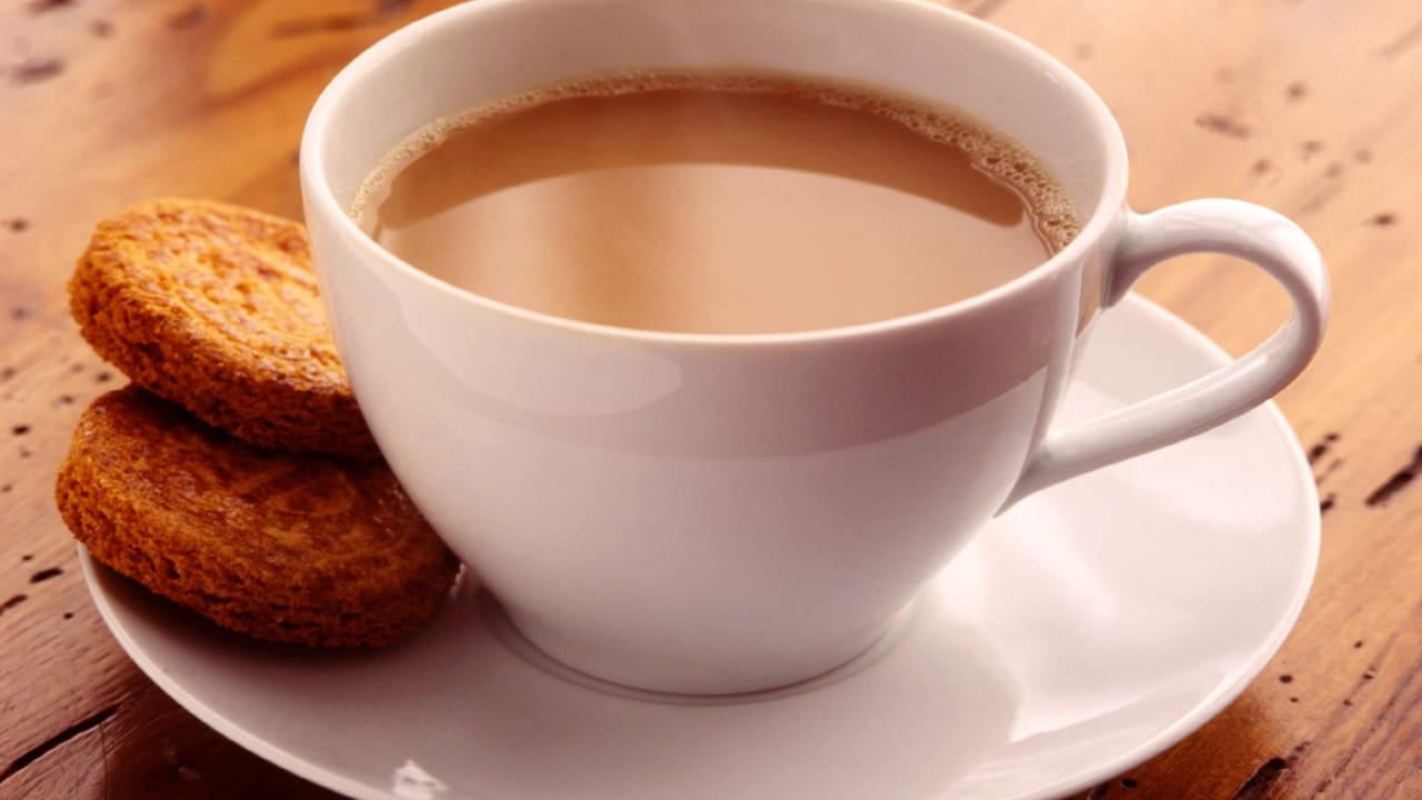 టీ ఎక్కువగా తాగడం వల్ల అసిడిటీ, కడుపు నొప్పి, గుండెల్లో మంట వంటి సమస్యలు వస్తాయి. టీ ఎక్కువగా తాగడం వల్ల రక్తహీనత కూడా వస్తుంది. అందుకే మీరు ఎంత టీ తాగుతారనే విషయంలో జాగ్రత్తగా ఉండటం ముఖ్యం.