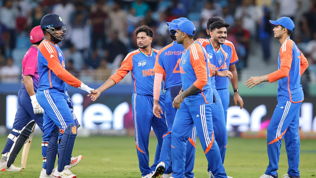 జట్టులోని కీలక ఆటగాళ్లైన సంజూ శాంసన్, అభిషేక్ శర్మ, వరుణ్ చక్రవర్తిల సామర్థ్యంపై తనకు పూర్తి నమ్మకం ఉందని సూర్య తెలిపారు. వీరంతా మ్యాచ్ విన్నర్లని తనకు తెలుసని, సరైన సమయంలో సంజు రాణించడం, ప్రపంచ స్థాయి ఆటగాళ్లైన వరుణ్, అభిషేక్ తమ ముద్ర వేయడం అద్భుతమని అభినందించారు. అలాగే జస్ప్రీత్ బుమ్రా, హార్దిక్ పాండ్యా, అక్షర్ పటేల్ వంటి సీనియర్ ఆటగాళ్లు చాలా కాలంగా జట్టులో ఉంటూ సహాయక సిబ్బందితో కలిసి ఒకరికొకరు మద్దతుగా నిలుస్తూ రావటం ఈ విజయానికి ప్రధాన కారణమని సూర్య పేర్కొన్నారు.