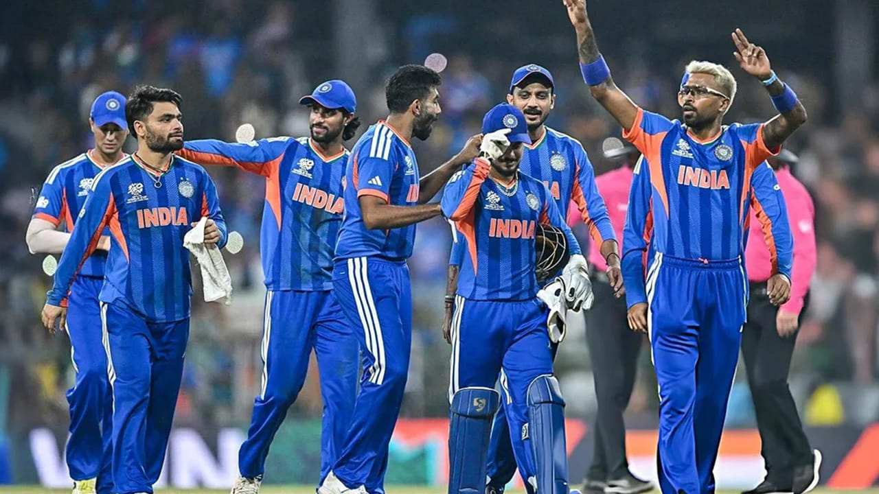 అయితే, షాహిద్ అఫ్రిదీ తన వైఖరిని మార్చుకోకుండా, ఫైనల్‌లో టీం ఇండియా ఓడిపోతుందని మరో ప్రిడిక్షన్ చేశారు. టీం ఇండియా కంటే న్యూజిలాండ్ చాలా బలంగా ఉందని ఆయన వ్యాఖ్యానించారు. మొత్తంగా చూస్తే, టీం ఇండియా ఈ కప్పును గెలవడం పాకిస్తాన్ మాజీ ఆటగాళ్లకు ఇష్టం లేనట్లు కనిపిస్తుంది. ప్రతి ఒక్క మాజీ ఆటగాడు టీం ఇండియా ఓడిపోవాలని కోరుకుంటున్నారు. అయితే, వారి ప్రిడిక్షన్లకు విరుద్ధంగా టీం ఇండియా వరుస విజయాలతో ఫైనల్‌కు చేరింది.