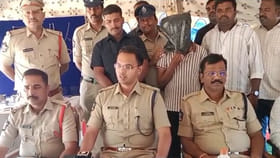 సాఫ్ట్‌వేర్ కాదు యమ కంత్రీనే.. చివరకు వృద్ధురాలి చేతికి చిక్కి..!