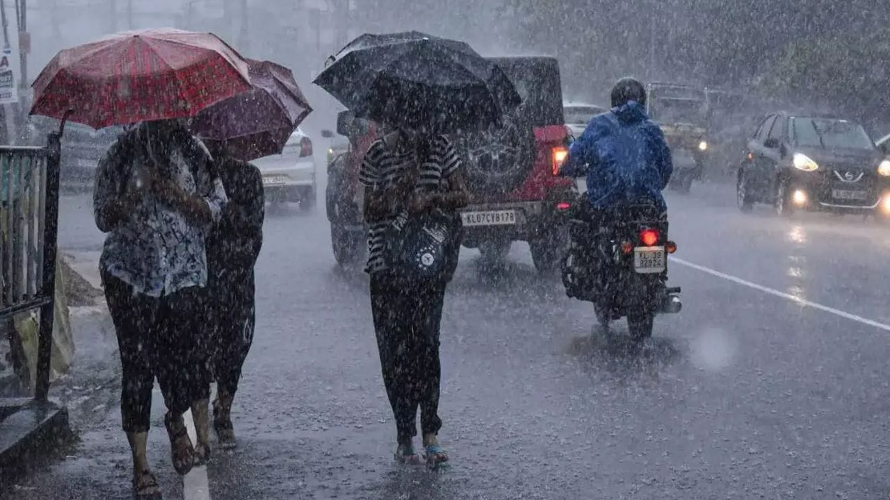 ఇదిలా ఉండగా తర్వాతి రోజుల్లో రాష్ట్రంలో సాధారణ ఉష్ణోగ్రతలు నమోదయ్యే అవకాశం ఉందని వాతావరణ శాఖ అంచనా వేసింది. రాబోయే నాలుగు, ఐదు రోజుల్లో క్రమేపి మూడు నుంచి  నాలుగు డిగ్రీలు ఉష్ణోగ్రతలు తగ్గే అవకాశం ఉందని పేర్కొంది.