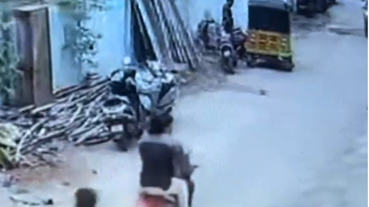 Hyderabad: పట్టపగలే ఇలా తయారయ్యారు ఏంట్రా బాబు…