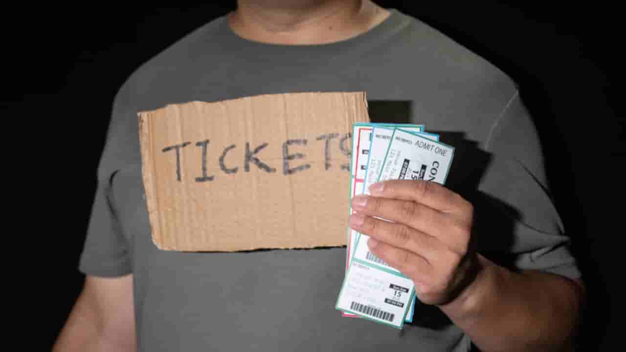 Ticket Scam 2026 : రూ.500 టికెట్ రూ.35 వేలు.. బ్లాక్ మార్కెట్ ముఠా గుట్టురట్టు.. మాజీ క్రికెటర్ అరెస్ట్