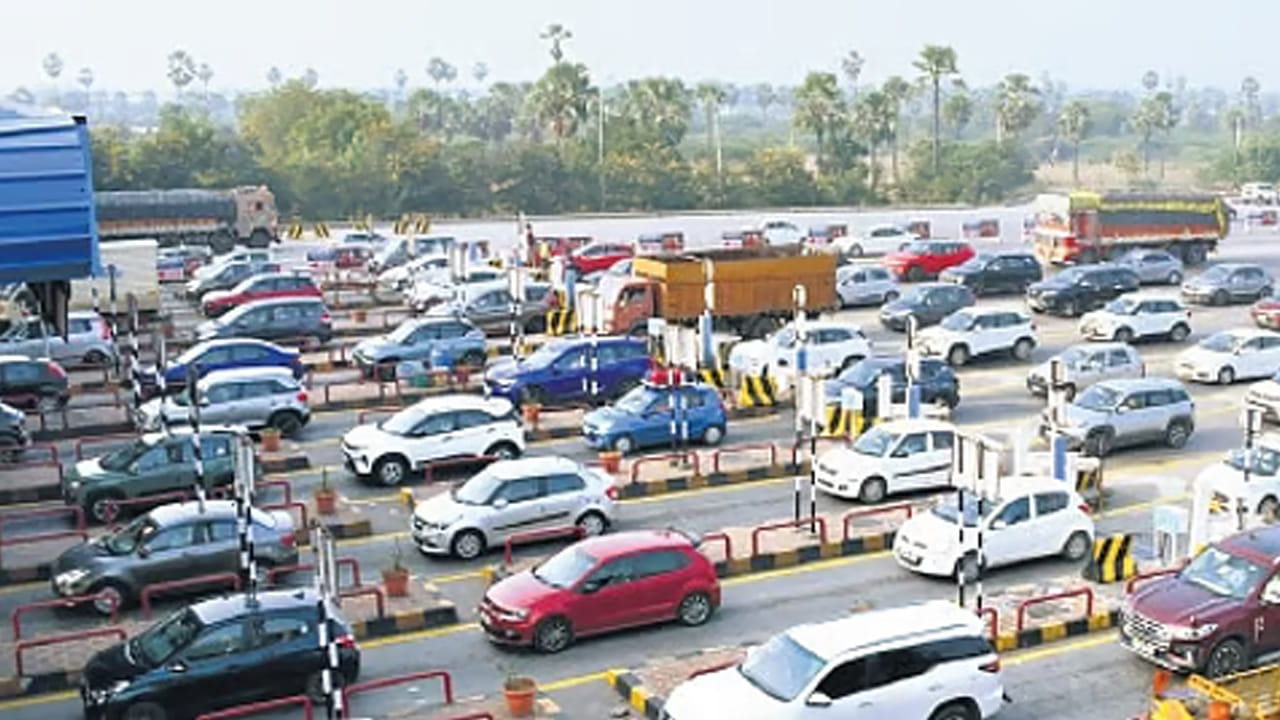 ఇక నోటీసులపై ఫిర్యాదు చేసేందుకు కూడా వాహనదారులకు కేంద్రం అనుమతి ఇస్తుంది. ఈ నోటీస్ అందిన 72 గంటల్లోపు నిర్దేశిత పోర్టల్‌లో వినతిపత్రం అందించవచ్చు. అధికారులు 5 రోజుల్లోగా స్పందించిన మీ సమస్యను పరిష్కరించాల్సి ఉంటుంది. జాతీయ రహదారులపై టోల్ వసూళ్లలో పారదర్శకతను పెంచేందుకు ఇది ఉపయోగపడుతుంది.
