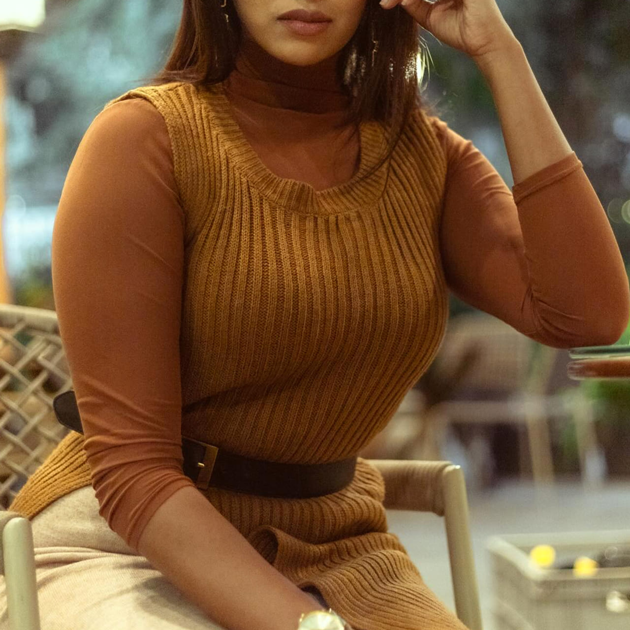 సినిమా ఇండస్ట్రీలో చాలా మంది హీరోయిన్స్ టాలీవుడ్ లో చేసింది తక్కువ సినిమాలే కానీ స్టార్ హీరోయిన్స్ రేంజ్ లో క్రేజ్ సొంతం చేసుకుంటున్నారు. అలాగే కొంతమంది కోట్లు కూడబెడుతున్నారు. మరి కొంతమంది మాత్రం కనిపించకుండా పోతున్నారు. ఇక పైన కనిపిస్తున్న హీరోయిన్ ను గుర్తుపట్టారా.?