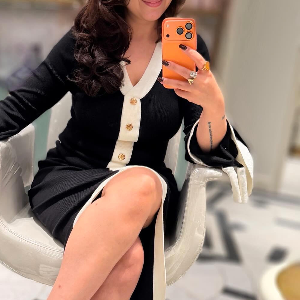 కానీ ఊహించని విధంగా సినిమాలకు దూరం అయ్యింది. దాంతో ఆమె ఫ్యాన్ తెగ ఫీల్ అయ్యారు. అసలు ఎందుకు హీరోయిన్ గా చేయడం లేదు అని తెగ ఆలోచిస్తున్నారు. పెళ్లి కూడా చేసుకోలేదు, వేరే బిజినెస్ ల్లో కూడా అడుగుపెట్టలేదు. అయినా హీరోయిన్ గా చేయడం లేదు. ఇంతకూ ఆ అమ్మడు ఎవరో తెలుసా.?