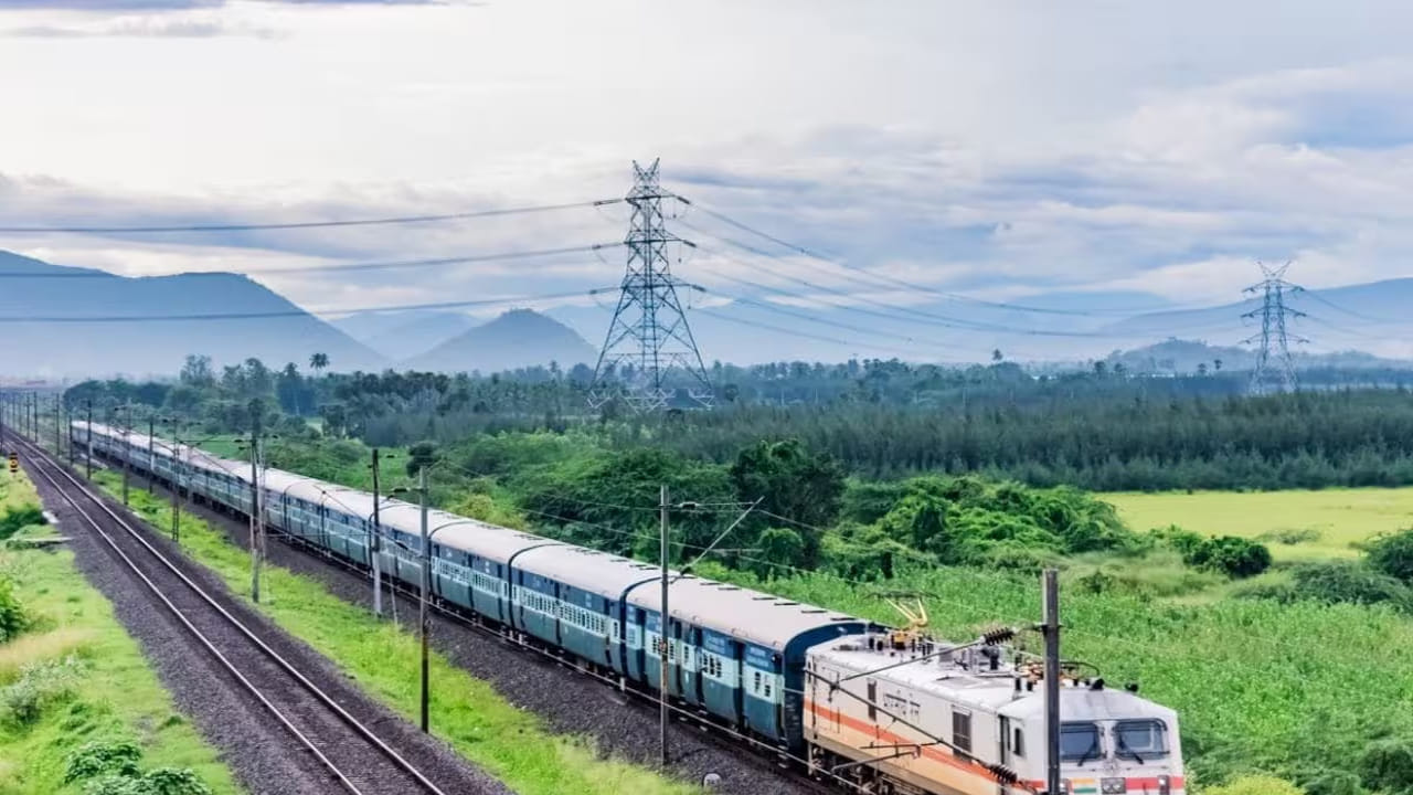 ఇక తత్కాల్ బుకింగ్స్‌పై కూడా ఈ ప్రభావం పడుతుందని రైల్వేశాఖ చెబుతోంది. రైల్వే రిజర్వేషన్ సిస్టమ్ వేగాన్ని పెంచేందుకు రైల్వేశాఖ మెరుగుపరుస్తోంది. దీని వల్ల అసౌకర్యాన్ని ప్రయాణికులు గమనించాలని, ముందుగానే సేవలను పొందాలని సూచించింది. మార్చి 26న రాత్రి 11.45 గంటల్లోపు పనులన్నీ పూర్తి చేసుకోవాలని వెల్లడించింది.