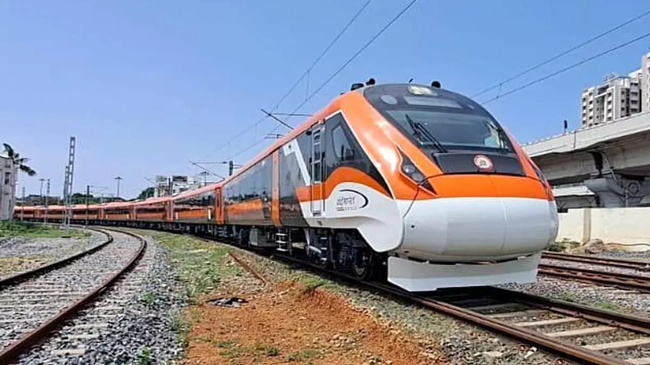 తిరుమల శ్రీవారి దర్శనం కోసం వేలాదిమంది రైళ్ల ద్వారా వెళుతుంటారు. రెగ్యూలర్ సర్వీసుగా మార్చడం వల్ల తిరుమల వెళ్లే భక్తులకు ప్రయోజనం జరగనుంది. ప్రస్తుతం తిరుపతి వెళ్లే రైళ్లు భక్తులతో కిటకిటలాడుతున్నాయిట్రైన్లలో ఖాళీగా ఉండటం లేదు. 