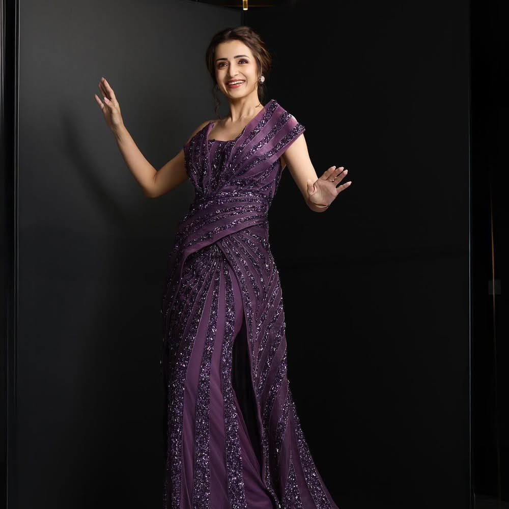 నివేదికల ప్రకారం త్రిష ఆస్తులు రూ.130 కోట్ల వరకు ఉందని టాక్. ఆమెకు హైదరాబాద్, చెన్నై ప్రాంతాల్లో సొంతంగా ఇల్లు ఉన్నాయి. అలాగే ఆమె వద్ద ప్రీమియం కార్ కలెక్షన్ ఉంది. వాటి ధర రూ.63 లక్షల నుంచి రూ.80 లక్షల వరకు ఉంటుందని సమాచారం. 